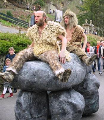 Ût Hunebed mobieke walk-act. Steltenact